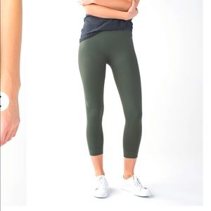 Lululemon zone in crop leggings